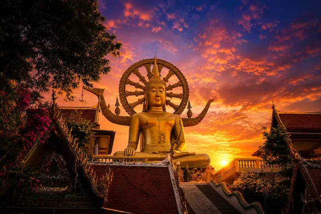 Le temple Wat Plai Laem et son lac à Koh Samui