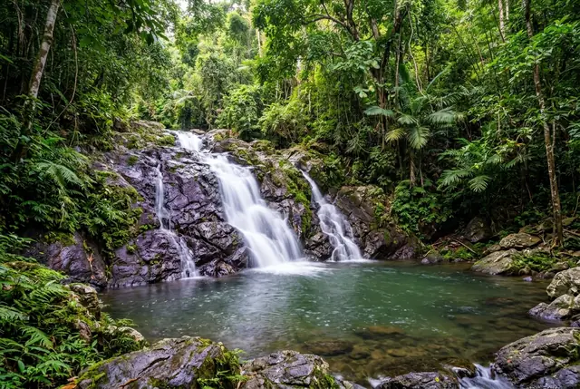 Cascade de Na Muang et piscine naturelle dans la jungle de Koh Samui
